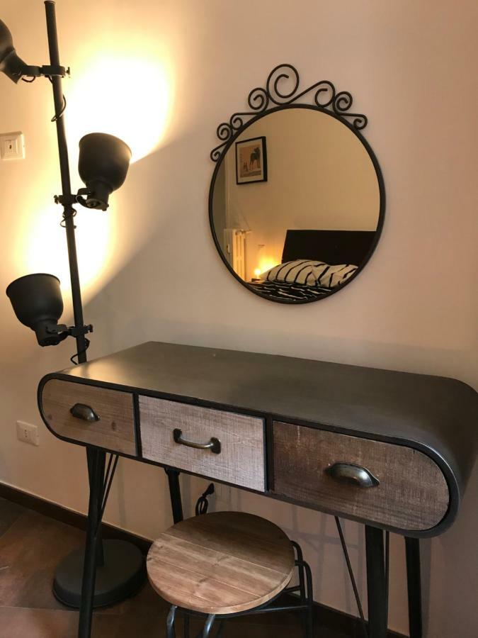 Apartemen 58 m² dengan 2 kamar tidur dan 1 kamar mandi pribadi di Appio Latino Rome Bagian luar foto