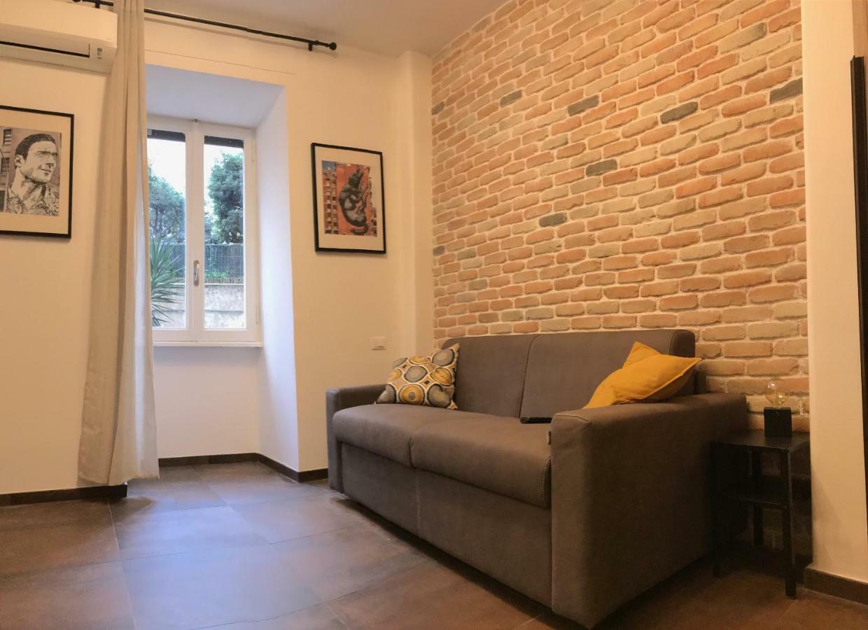 Apartemen 58 m² dengan 2 kamar tidur dan 1 kamar mandi pribadi di Appio Latino Rome Bagian luar foto