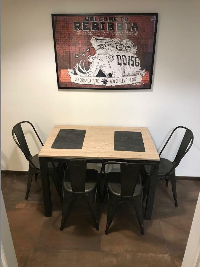 Apartemen 58 m² dengan 2 kamar tidur dan 1 kamar mandi pribadi di Appio Latino Rome Bagian luar foto